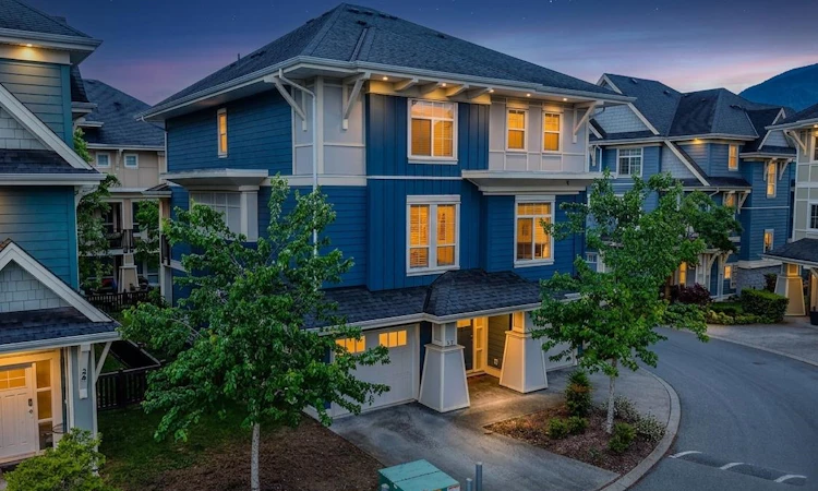 25-45290 Soowahlie Crescent