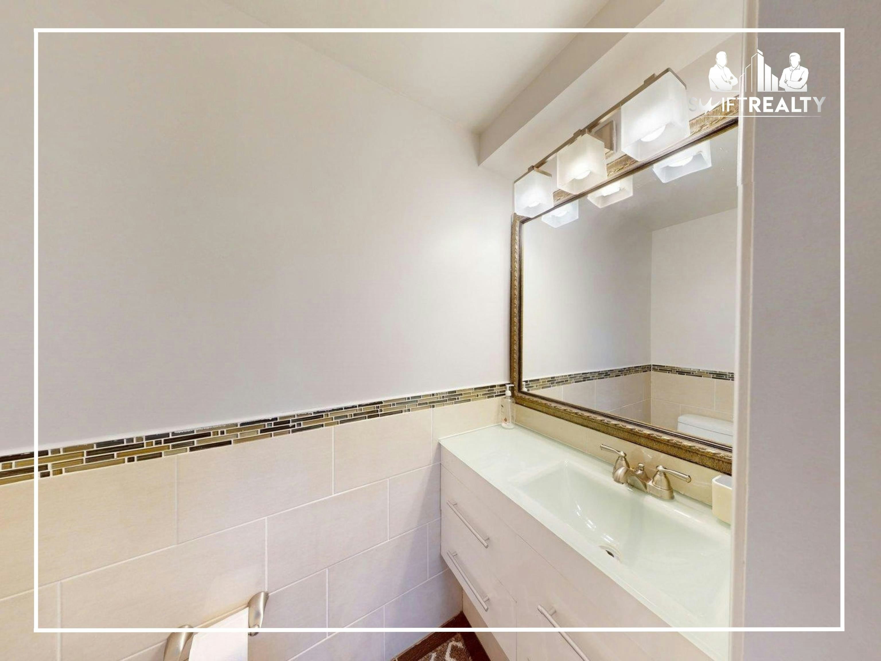 112 W Rockland Road Road, North Vancouver, BC, V7N 2V7 - 11