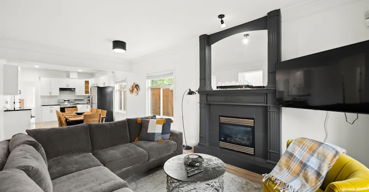 4086 Dominion Street, Burnaby, BC, V5G 1C3 - 3