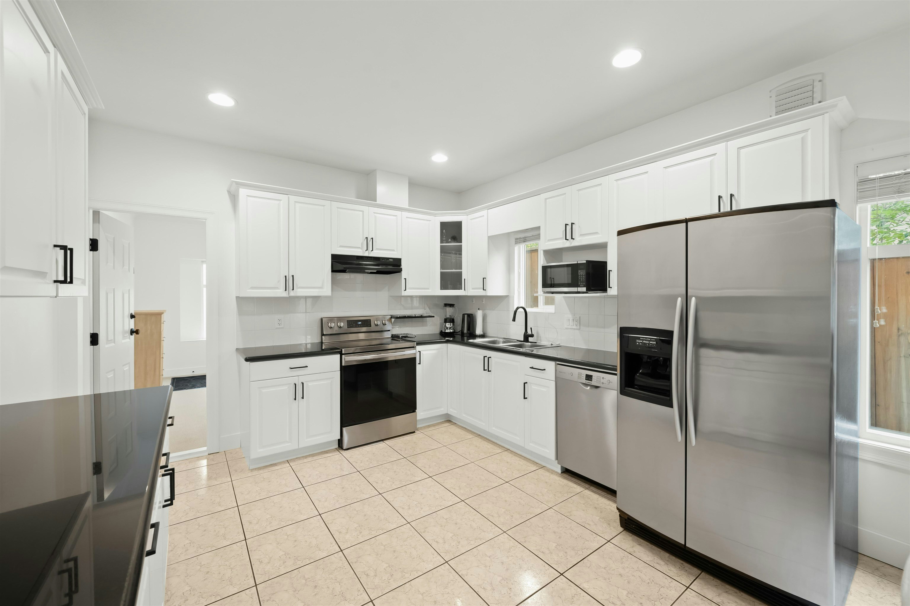 4086 Dominion Street, Burnaby, BC, V5G 1C3 - 8