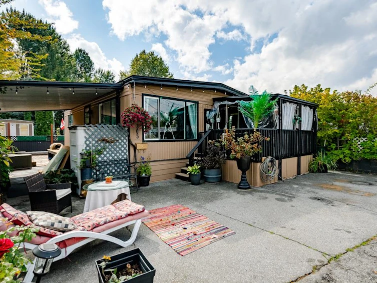 305-201 Cayer Street, Coquitlam, BC, V3K 5A9