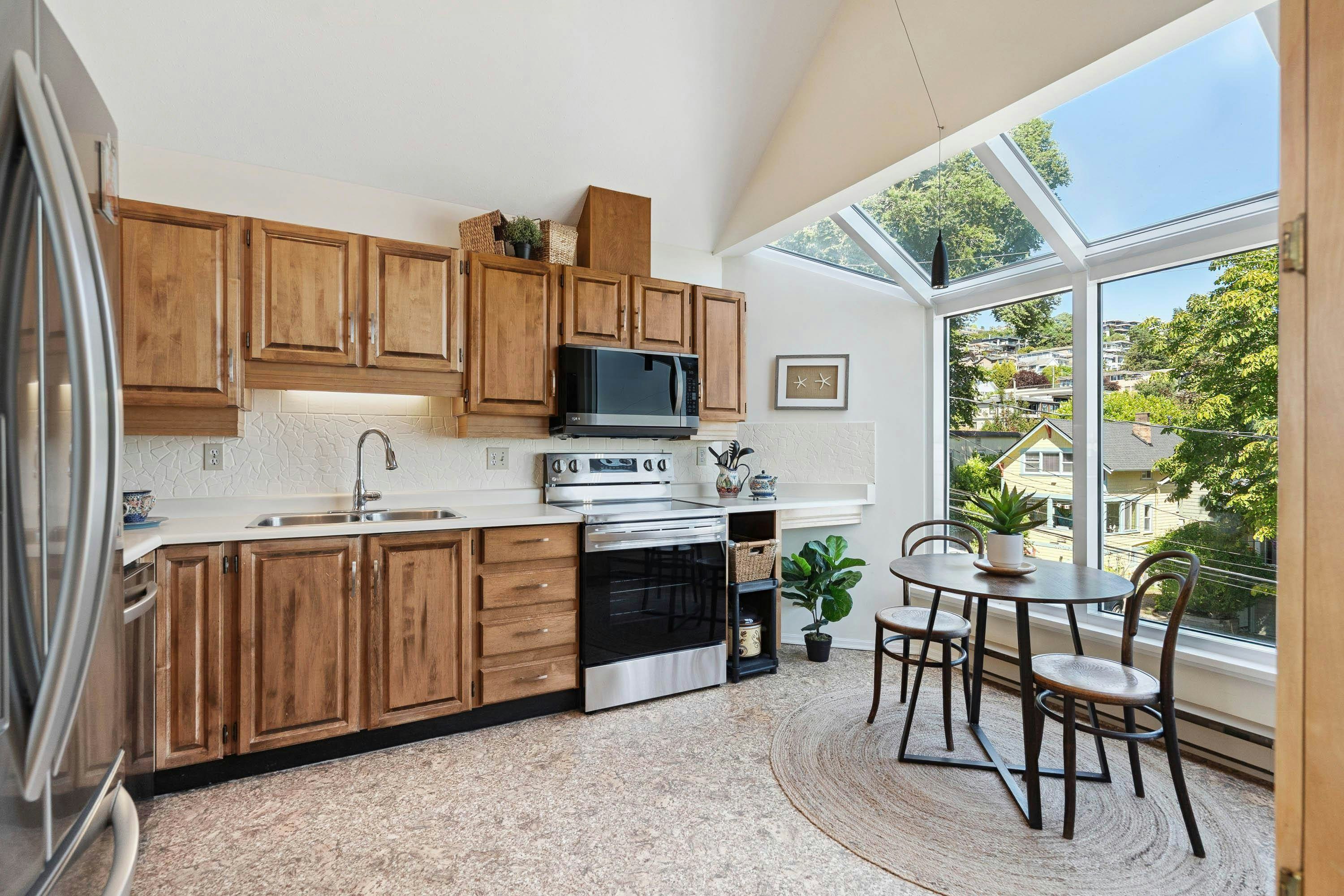 1107 Elm Street, Surrey, BC, V4B 1C1 - 2