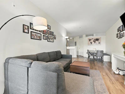 323-760 Kingsway - 4