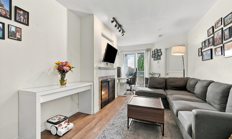 323-760 Kingsway