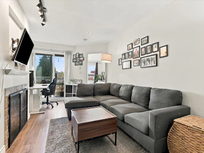 323-760 Kingsway - 3