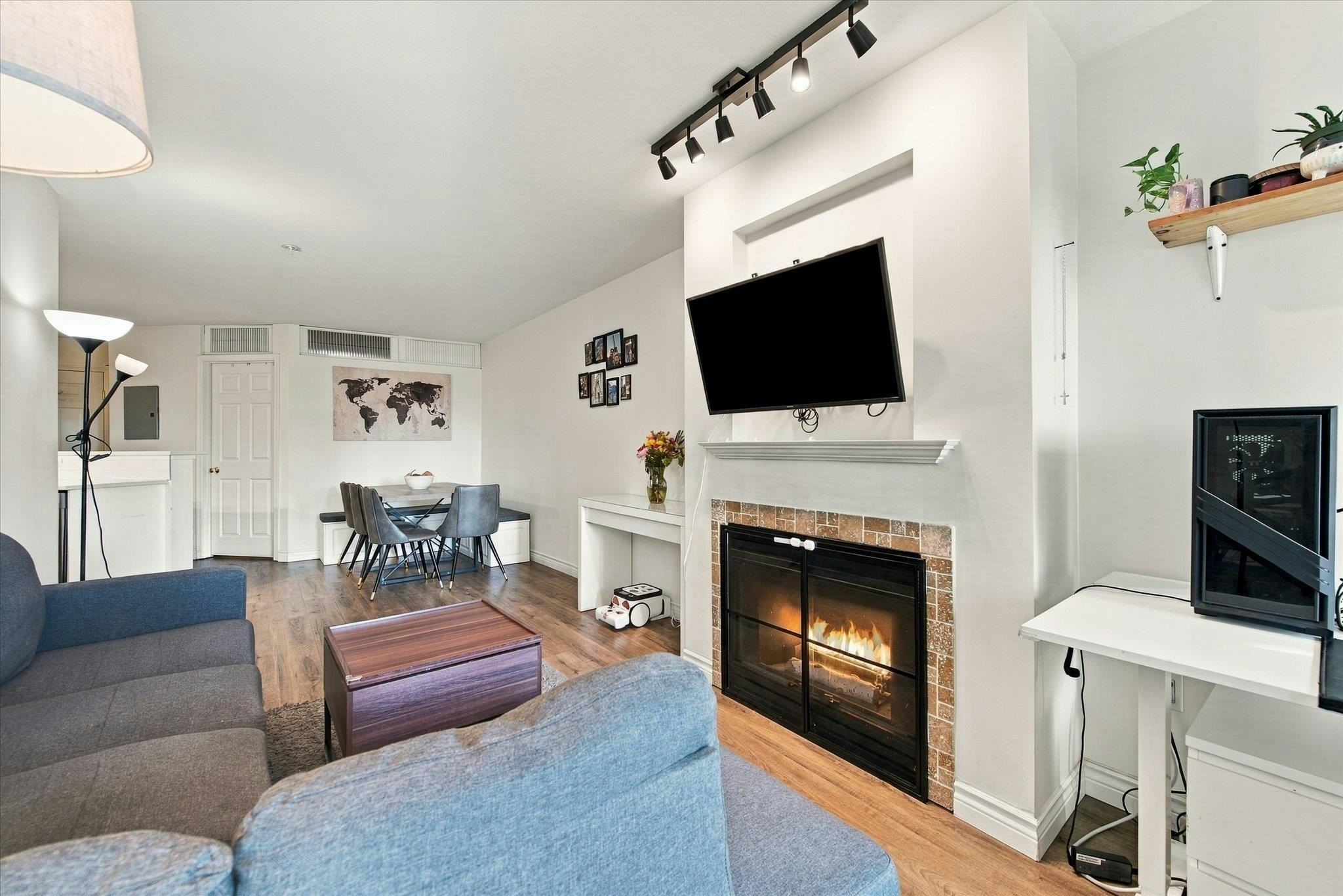 323-760 Kingsway - 2