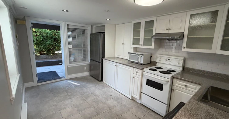 4585 Commercial Street, Vancouver, BC, V5N 4G8 - 5