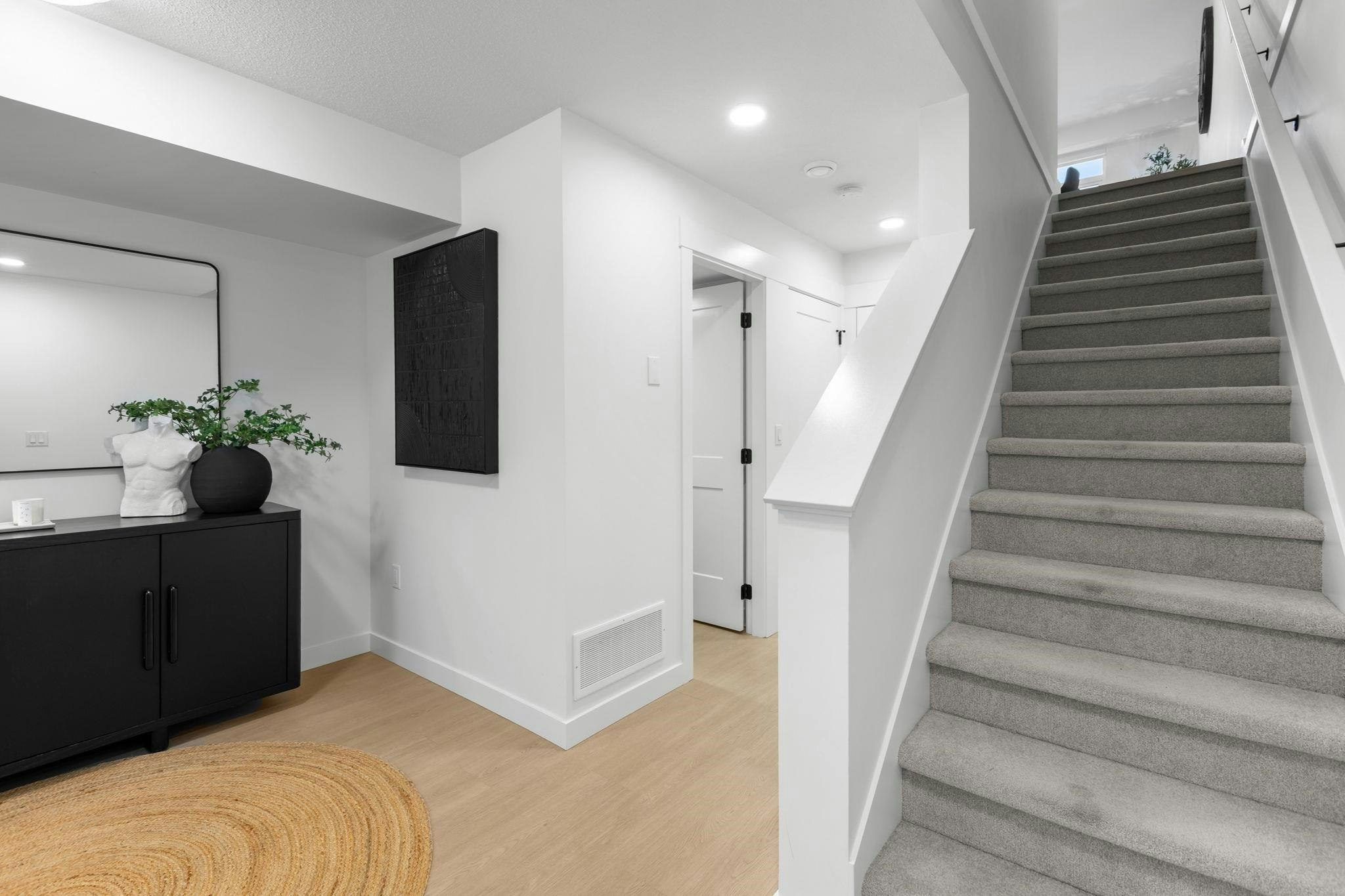 44-2886 Montrose Avenue - 3