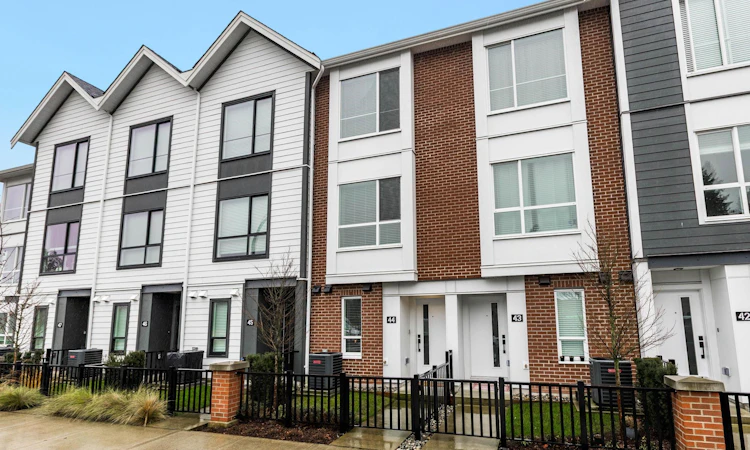 44-2886 Montrose Avenue