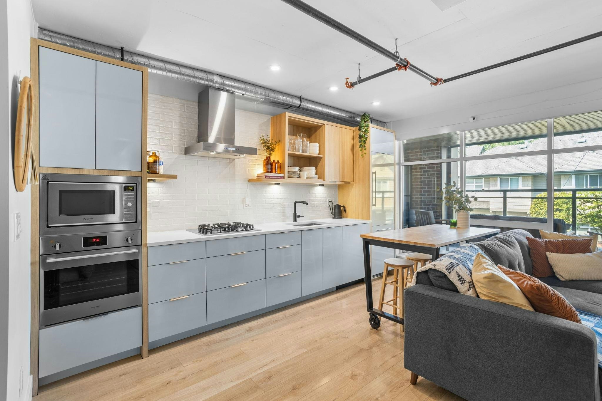 104-4223 Hastings Street - 3