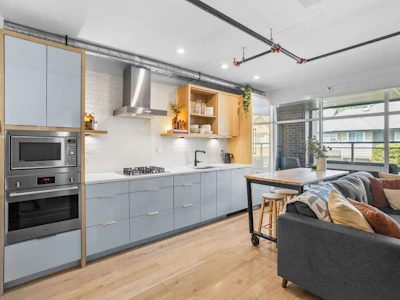104-4223 Hastings Street - 3