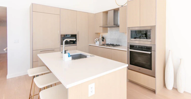 2818-89 Nelson Street, Vancouver, BC, V6Z 0E7 - 4
