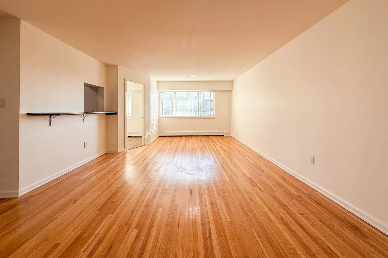 107-461 W 16 Street, North Vancouver, BC, V7M 1V1