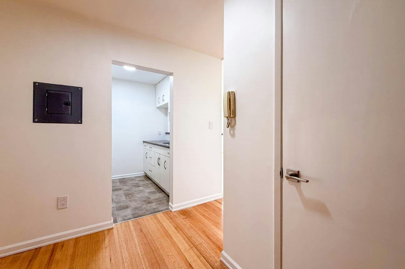 107-461 W 16 Street, North Vancouver, BC, V7M 1V1 - 2