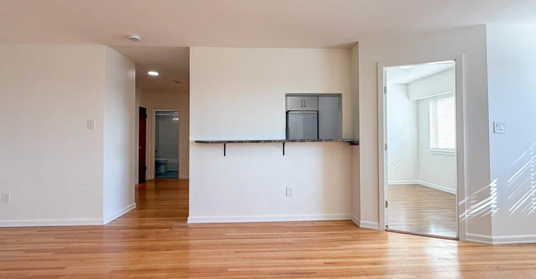 107-461 W 16 Street, North Vancouver, BC, V7M 1V1 - 10