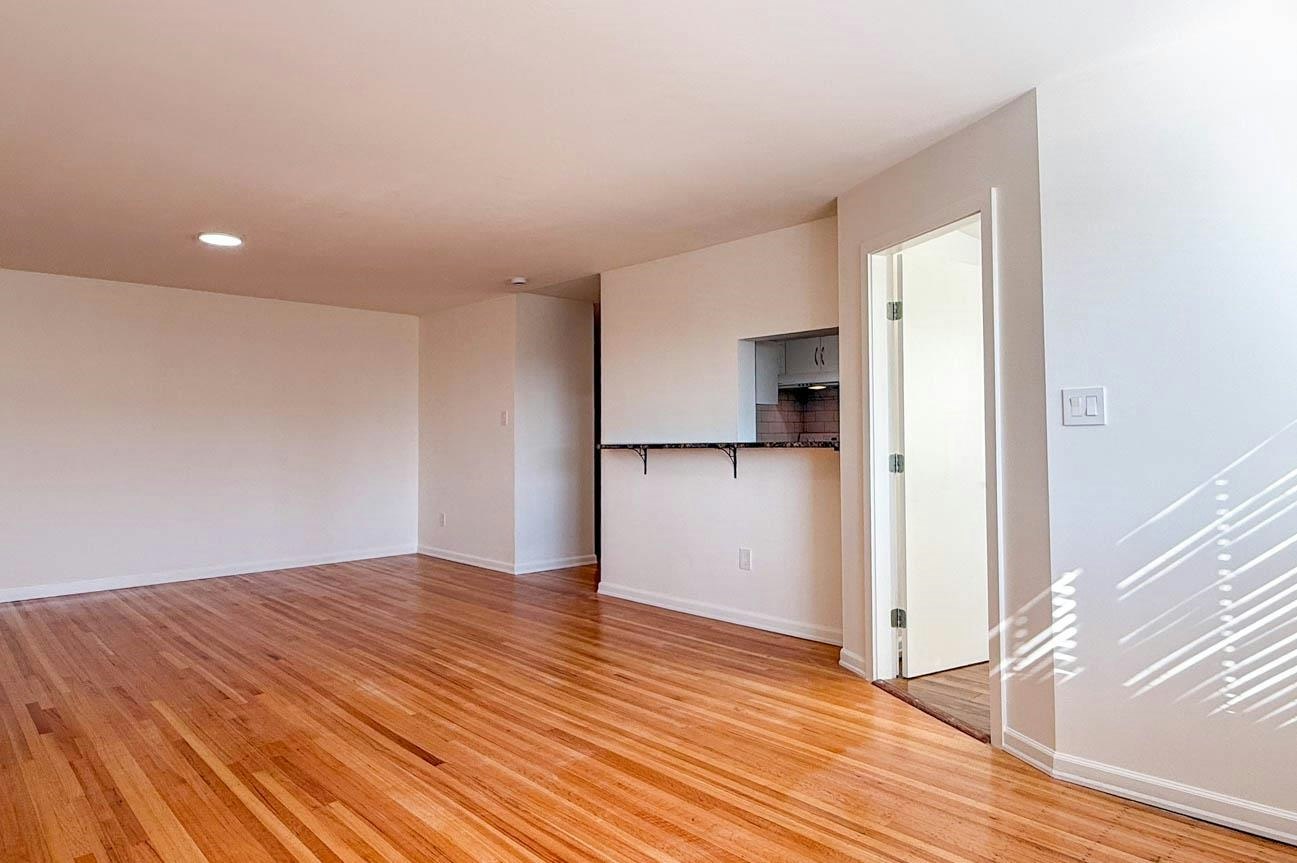 107-461 W 16 Street, North Vancouver, BC, V7M 1V1 - 11
