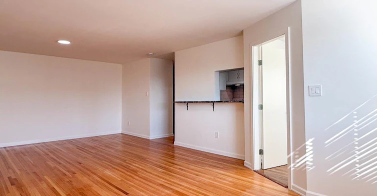 107-461 W 16 Street, North Vancouver, BC, V7M 1V1 - 11