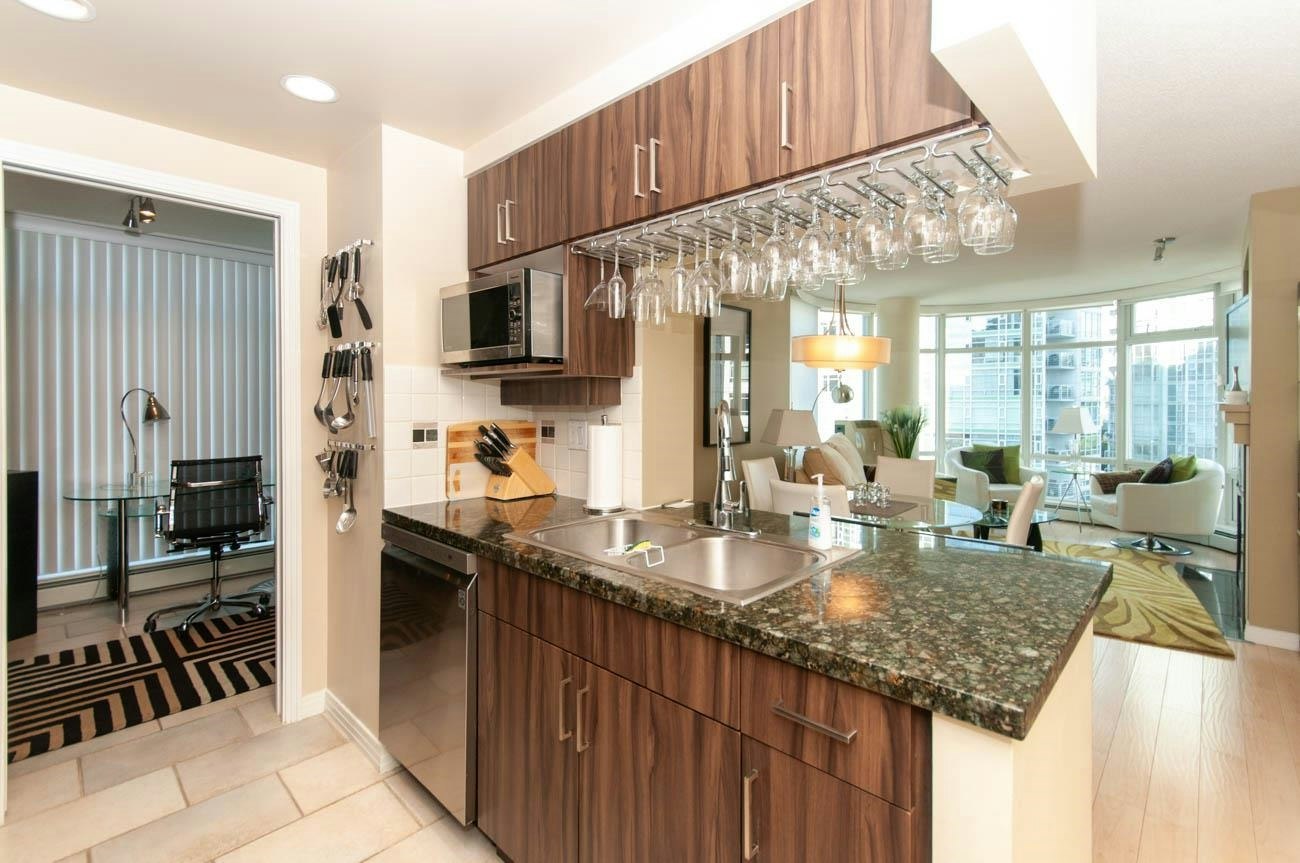 905-1199 Marinaside Crescent, Vancouver, BC, V6Z 2Y2 - 11