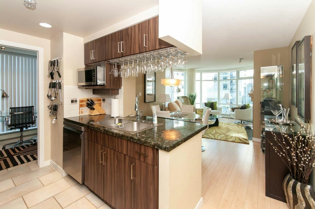 905-1199 Marinaside Crescent, Vancouver, BC, V6Z 2Y2 - 3