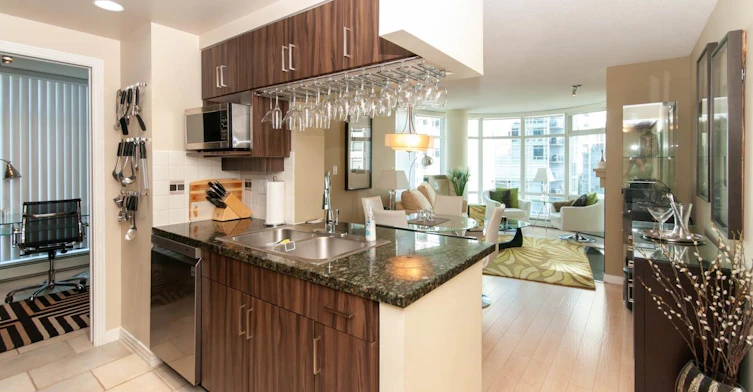 905-1199 Marinaside Crescent, Vancouver, BC, V6Z 2Y2 - 3