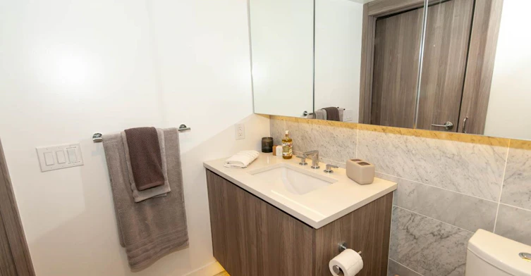 1775 Columbia Street, Vancouver, BC, V5Y 0N3 - 35