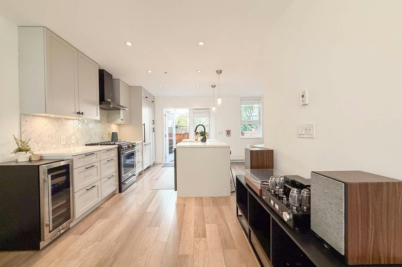 113-515 E 2nd Street, North Vancouver, BC, V7L 1E1 - 11