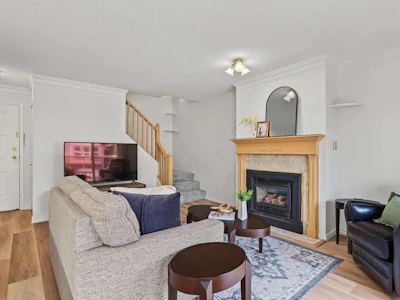 204-5464 201a Street - 3