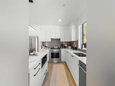 614-2771 Montrose Avenue - 5
