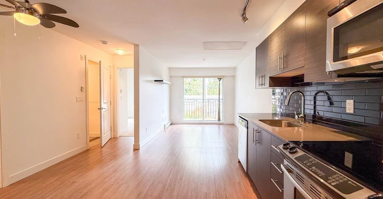 302-1533 E 8th Avenue, Vancouver, BC, V5N 0A4