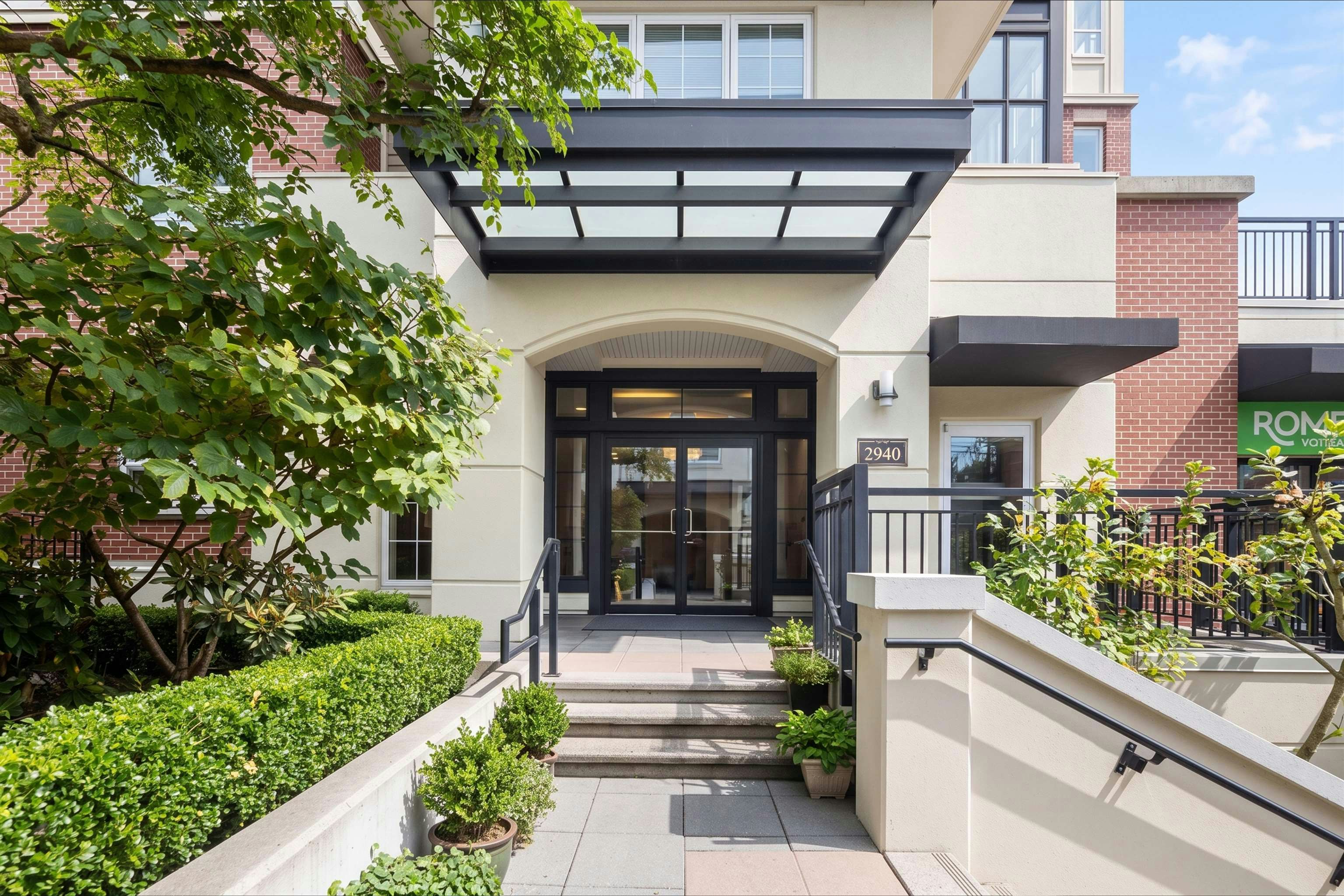 205-2940 King George Boulevard - 2
