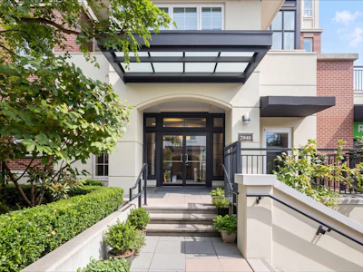 205-2940 King George Boulevard - 2
