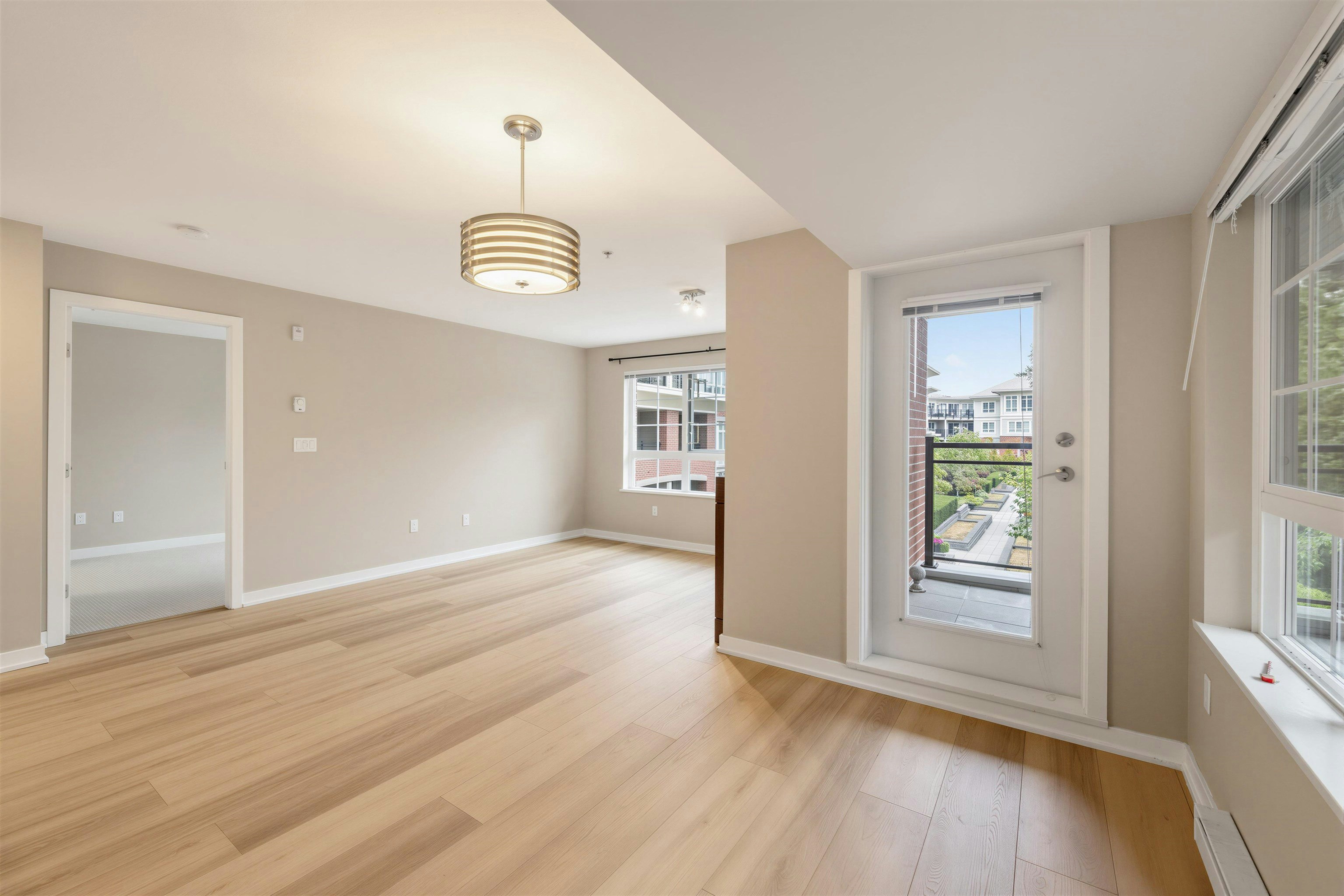 205-2940 King George Boulevard - 4