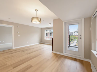 205-2940 King George Boulevard - 4