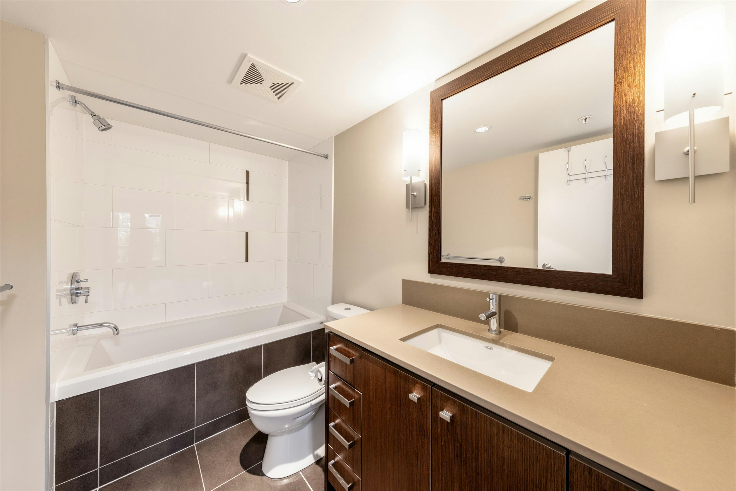 205-2940 King George Boulevard, Surrey, BC, V4P 1A2 - 21