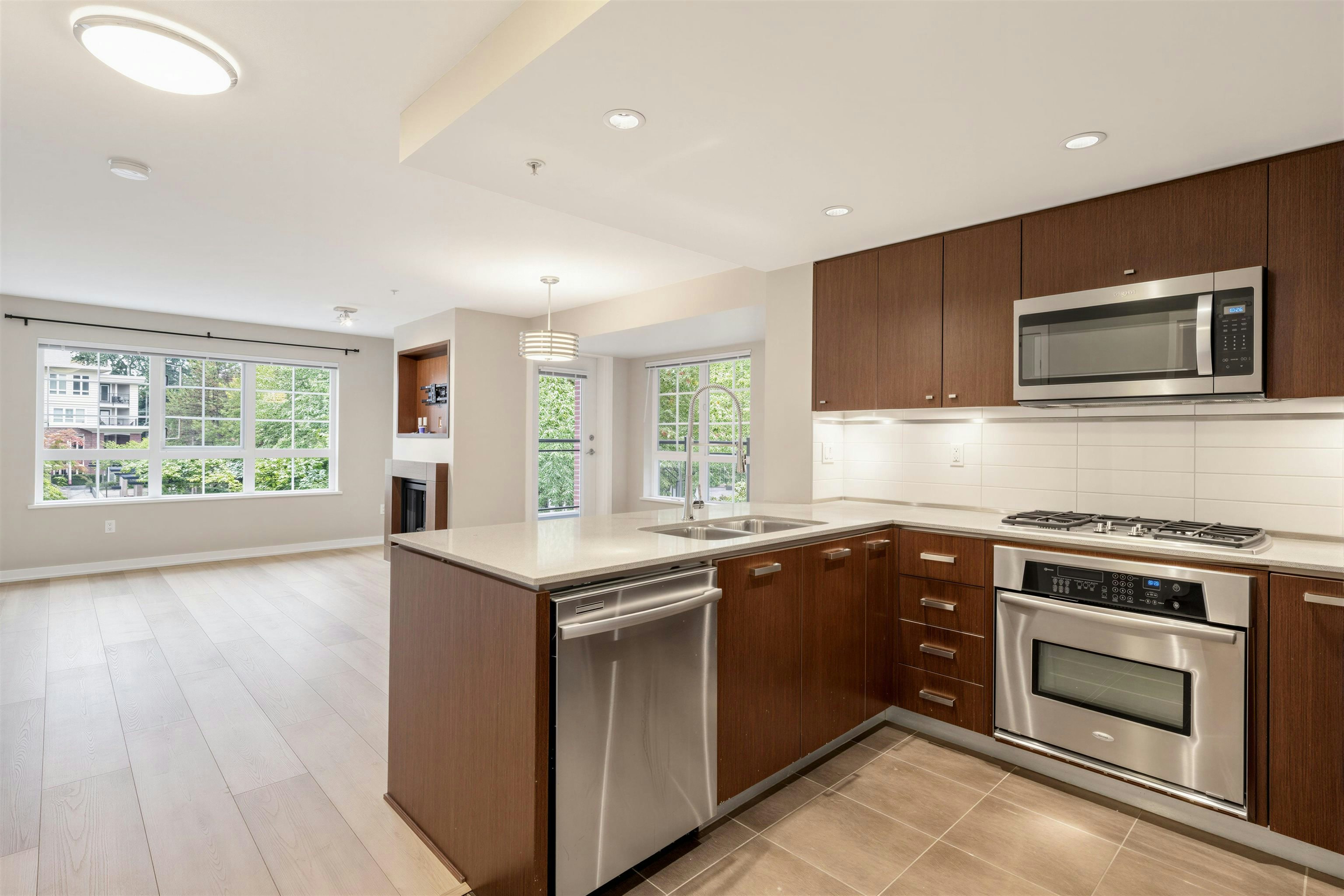 205-2940 King George Boulevard, Surrey, BC, V4P 1A2 - 7