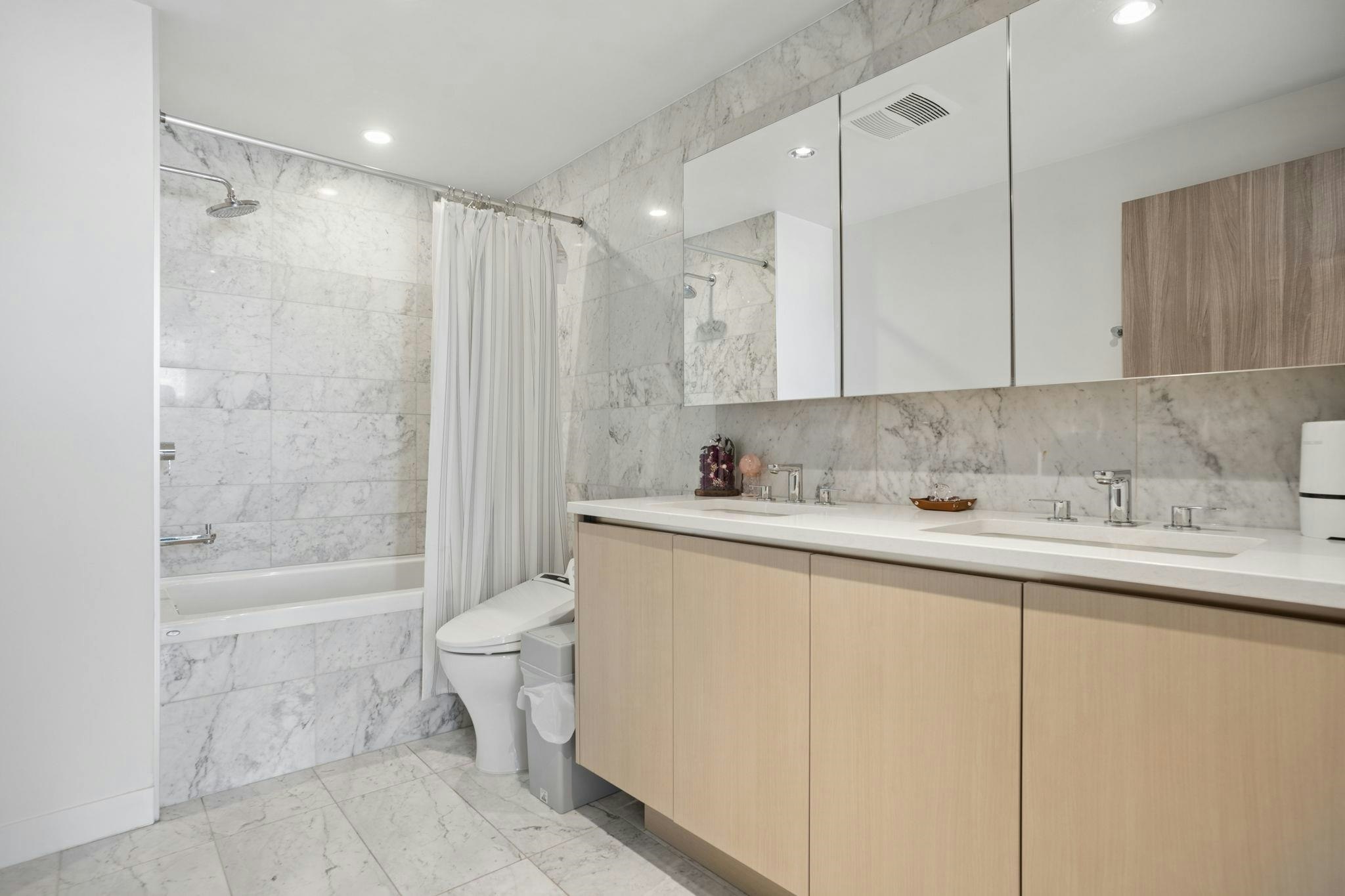 2401-89 Nelson Street, Vancouver, BC, V6Z 0E7 - 17
