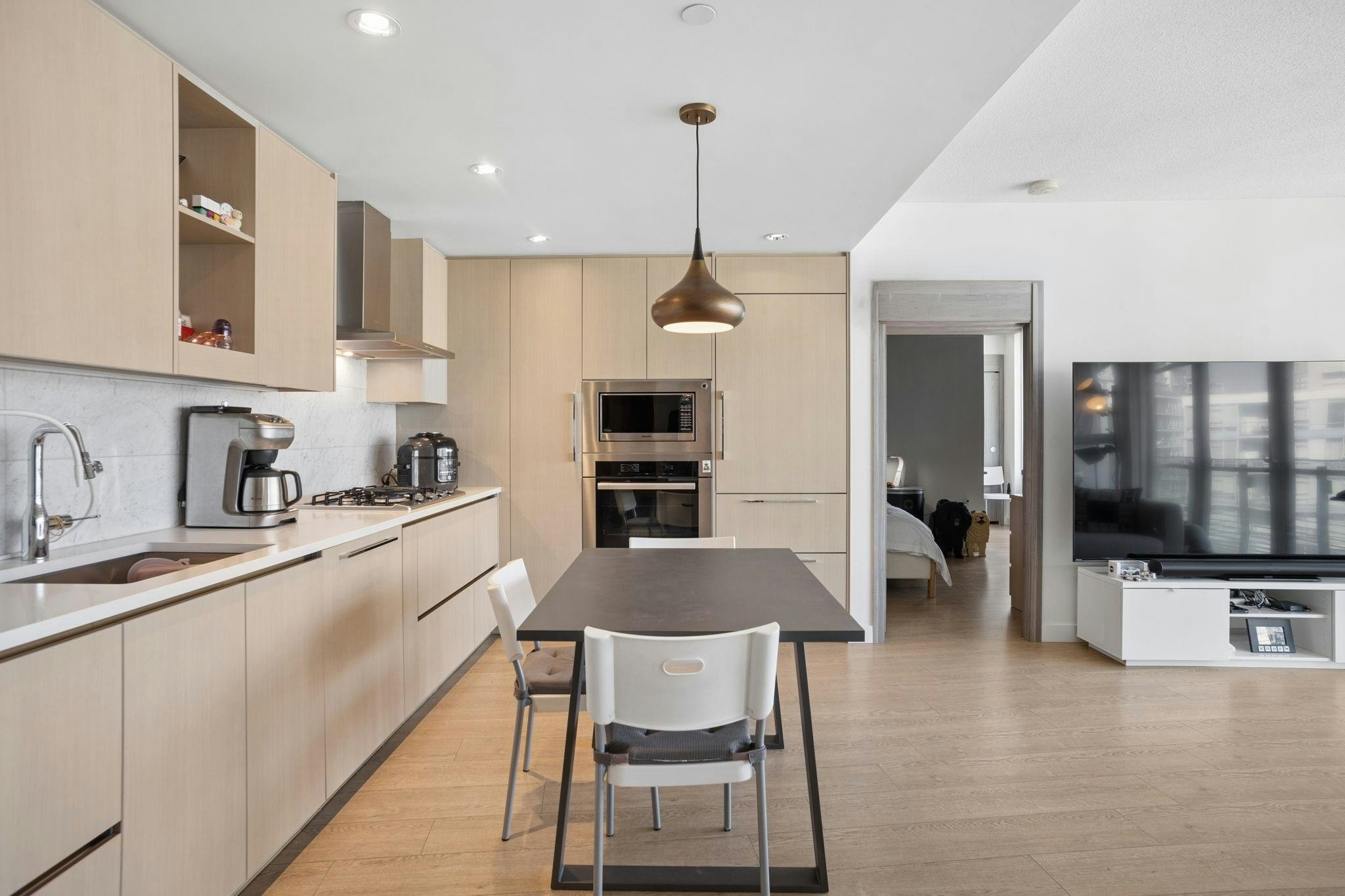 2401-89 Nelson Street, Vancouver, BC, V6Z 0E7 - 9