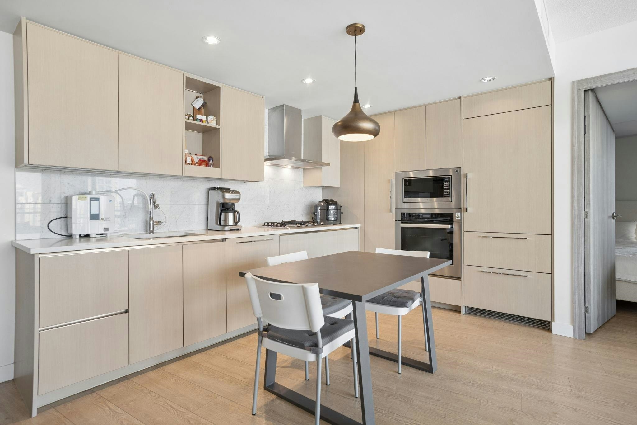 2401-89 Nelson Street, Vancouver, BC, V6Z 0E7 - 8