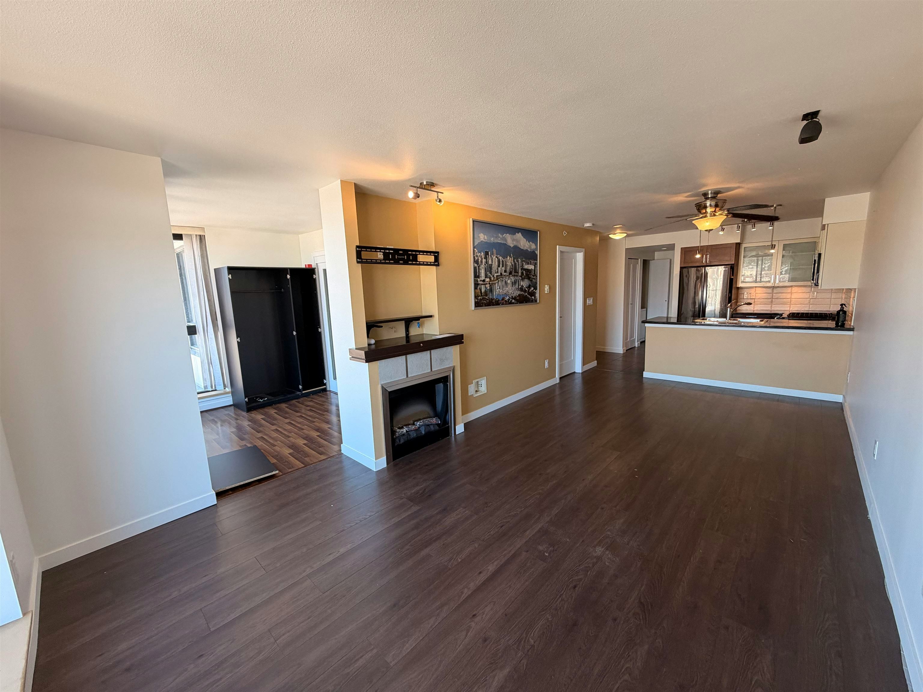1 Renaissance Square, New Westminster, BC, V3M 0B6 - 14