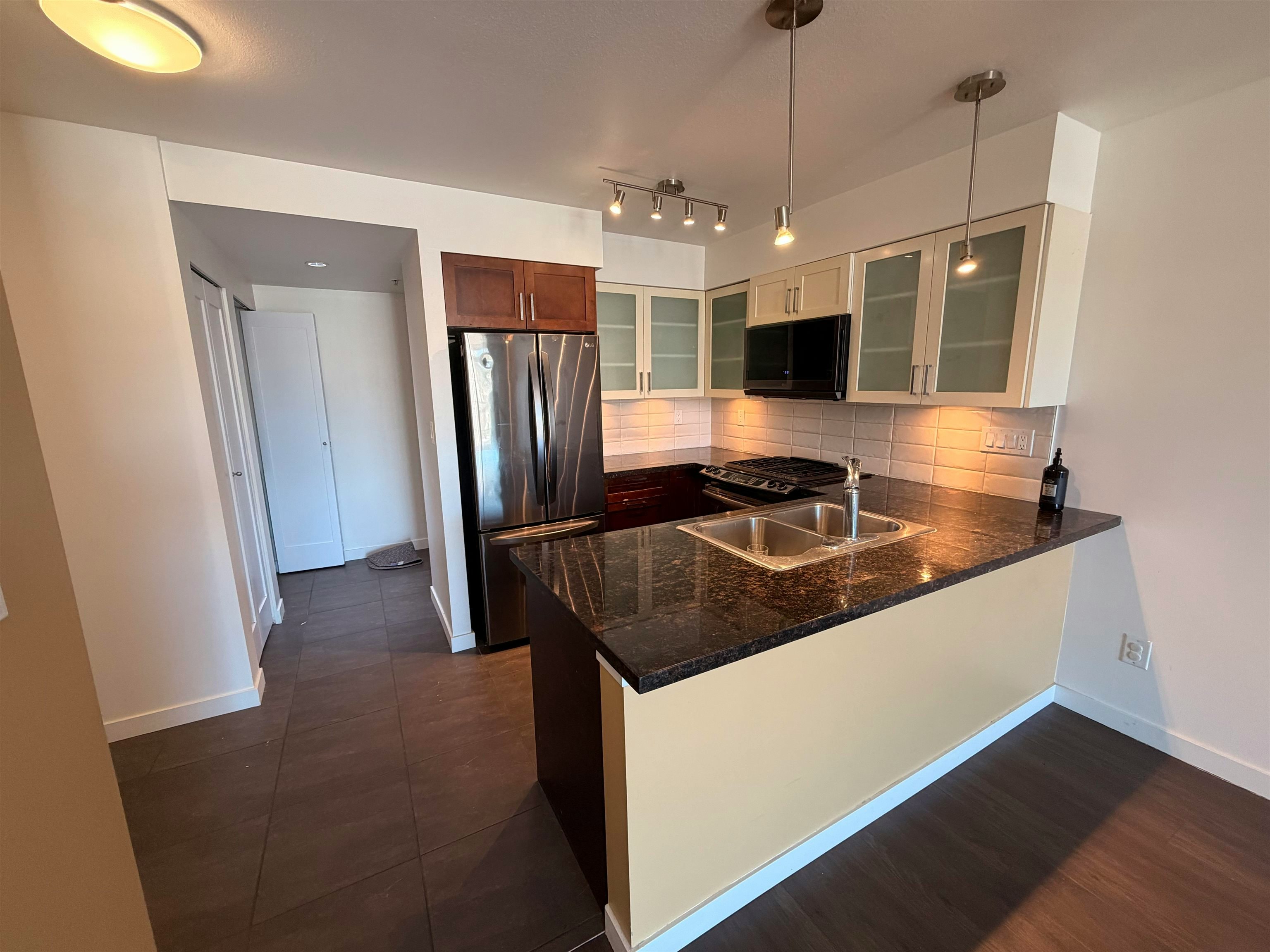 1 Renaissance Square, New Westminster, BC, V3M 0B6 - 13
