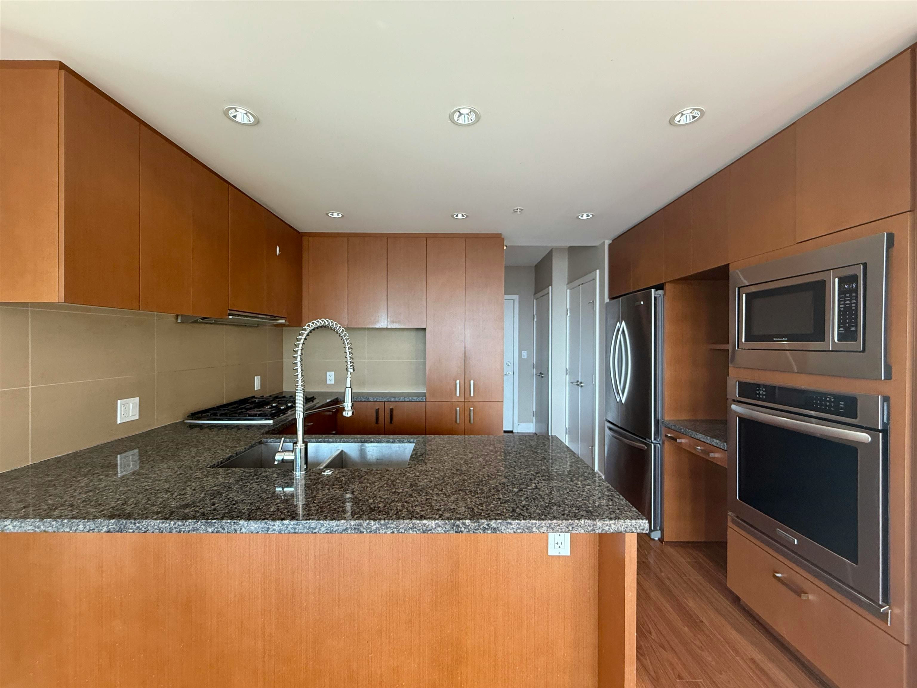 1908-3008 Glen Drive, Coquitlam, BC, V3B 0J5 - 10
