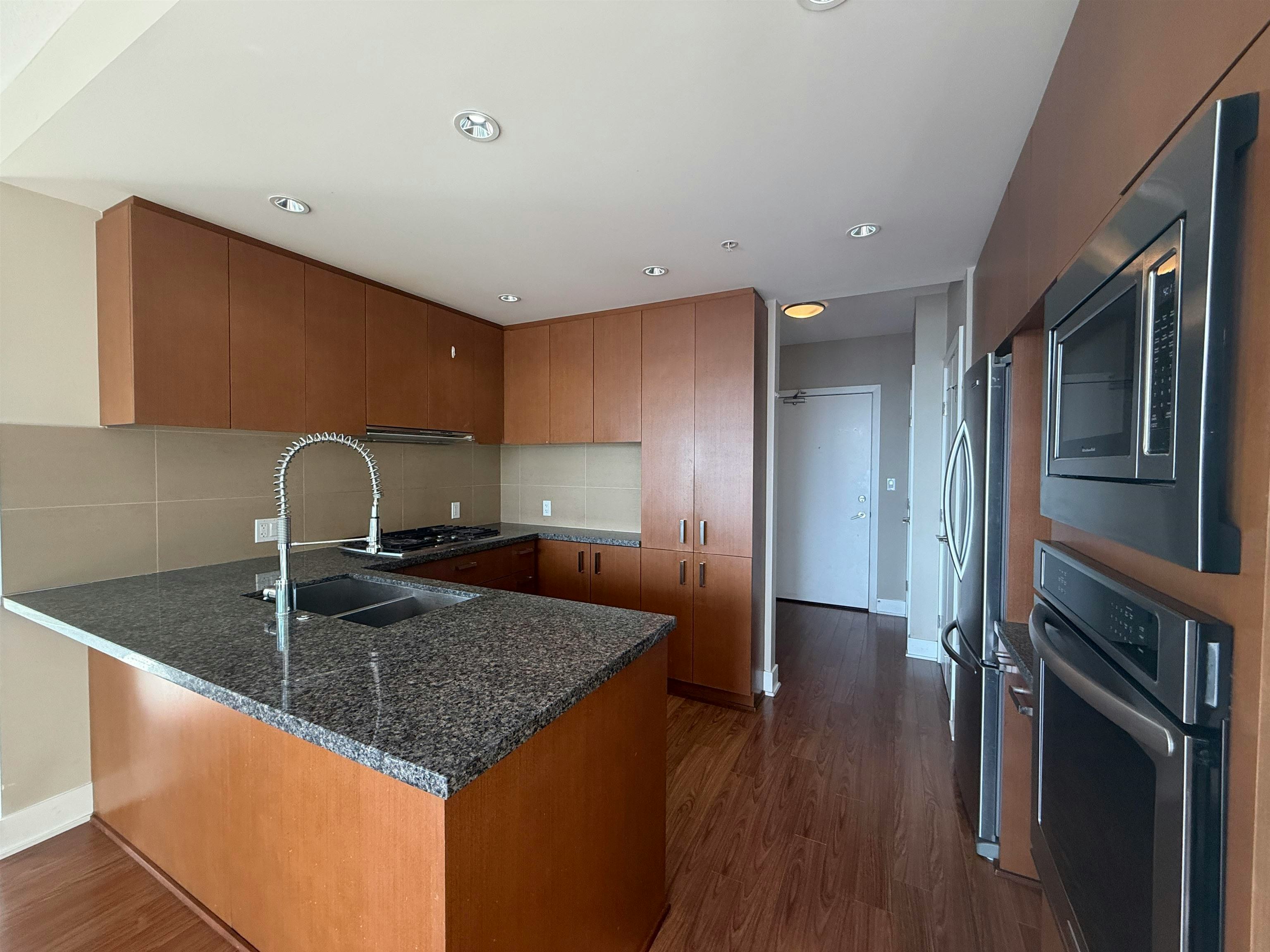 1908-3008 Glen Drive, Coquitlam, BC, V3B 0J5 - 11