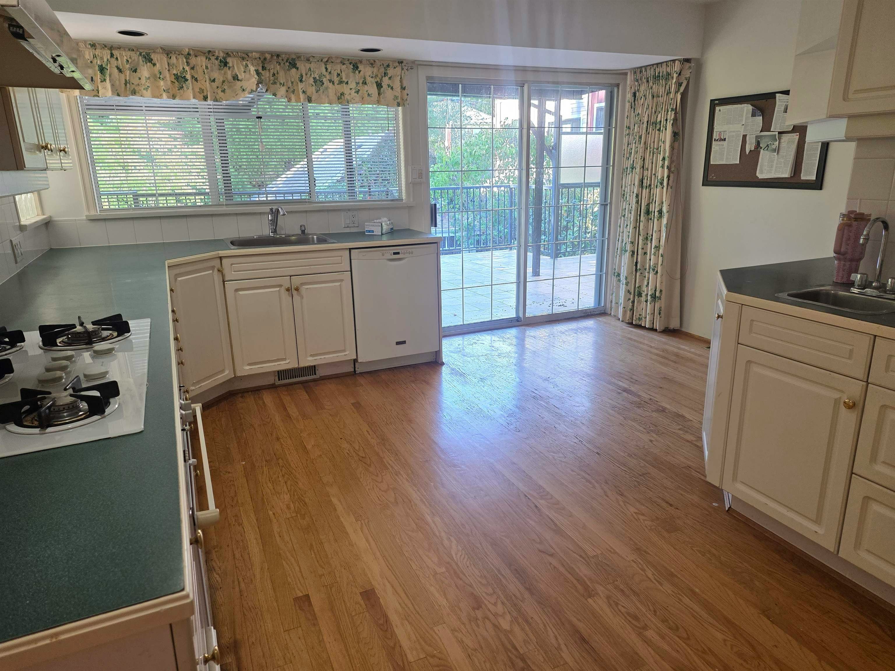 6049 Dunbar Street, Vancouver, BC, V6N 1W8 - 6