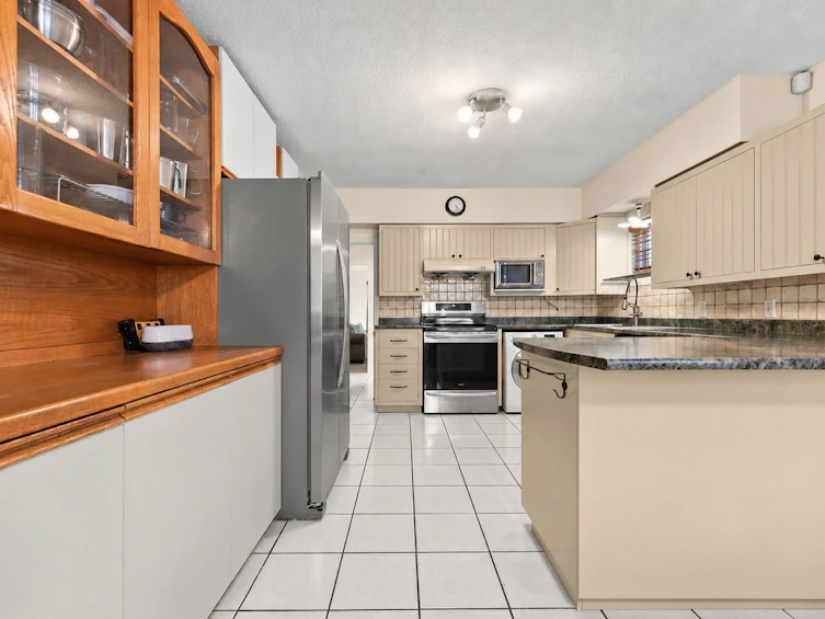 2621 Cambridge Street, Vancouver, BC, V5K 1L6 - 9