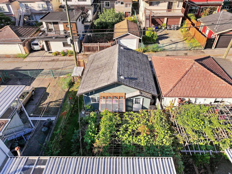 2621 Cambridge Street, Vancouver, BC, V5K 1L6 - 32
