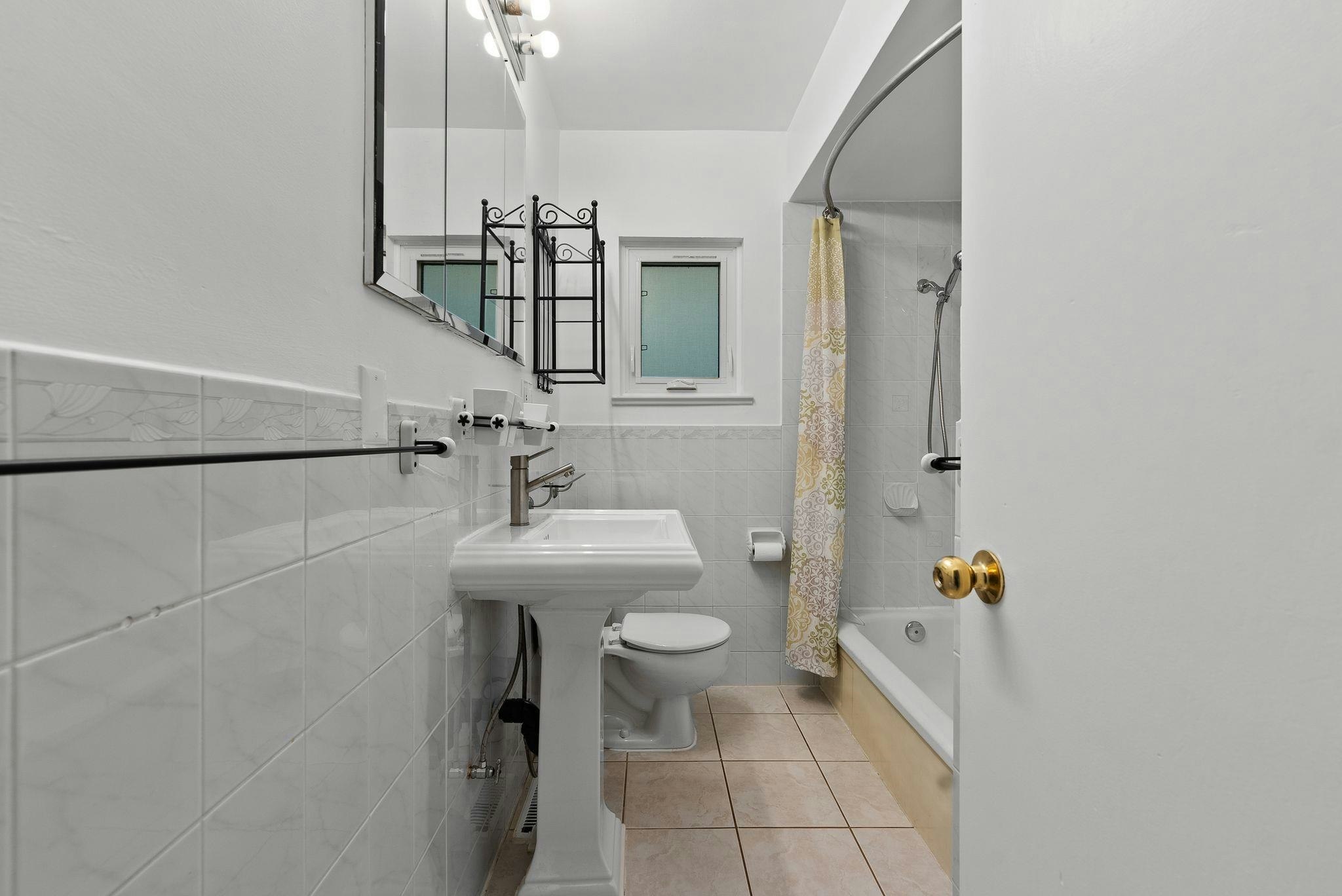 2621 Cambridge Street, Vancouver, BC, V5K 1L6 - 21