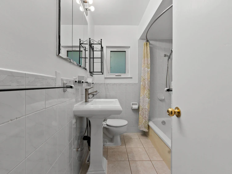 2621 Cambridge Street, Vancouver, BC, V5K 1L6 - 21