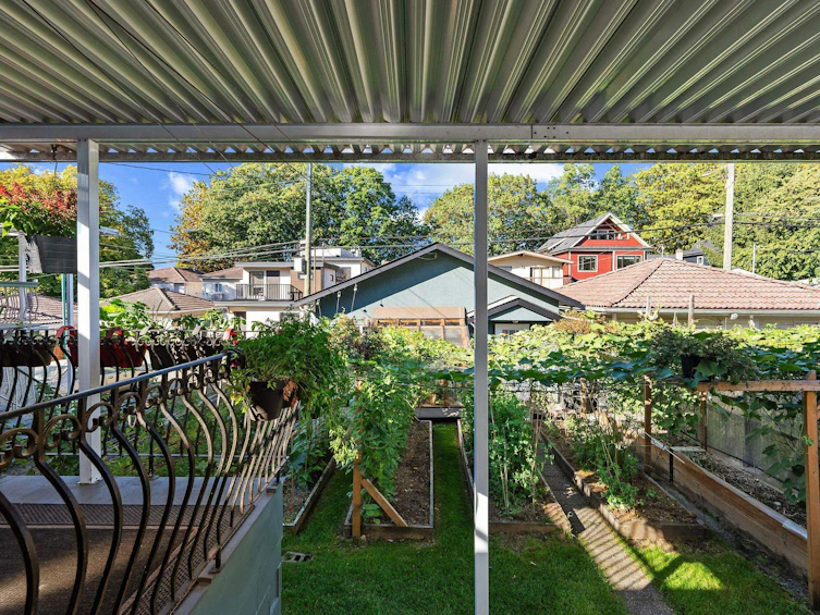 2621 Cambridge Street, Vancouver, BC, V5K 1L6 - 7