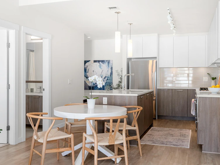 205-615 E 3rd Street, North Vancouver, BC, V7L 0G3