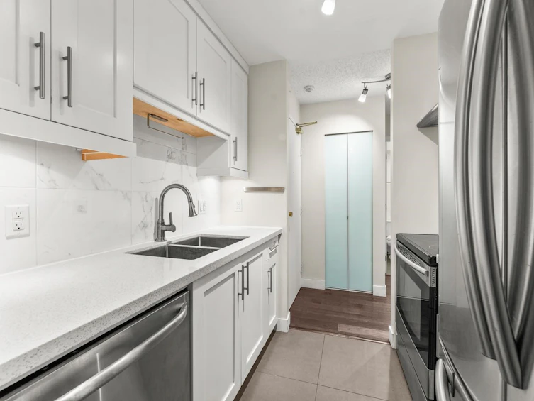 203-1611 E 3rd Avenue, Vancouver, BC, V5N 1H1 - 11